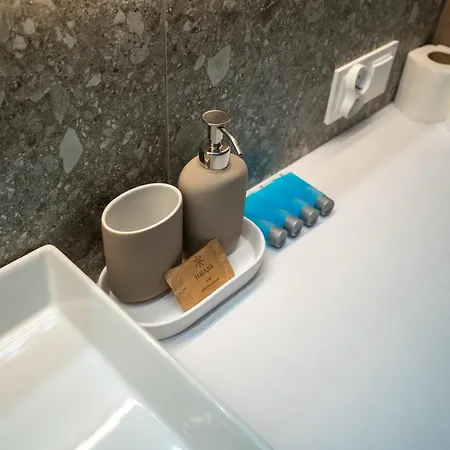 Daire Spodek Superior By Bookinghost