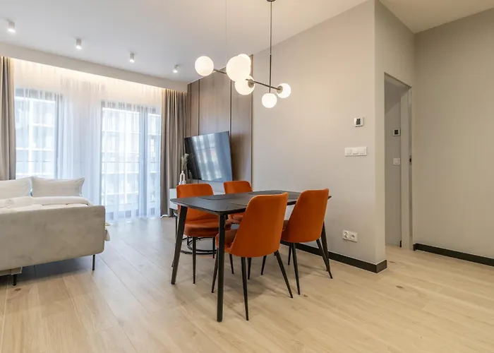 Spodek Superior By Bookinghost